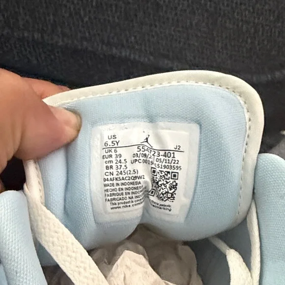 Air Jordan 1 Low UNC Blue White Black Size 8 women or 6.5 Youth New w/ Box - Picture 6 of 7